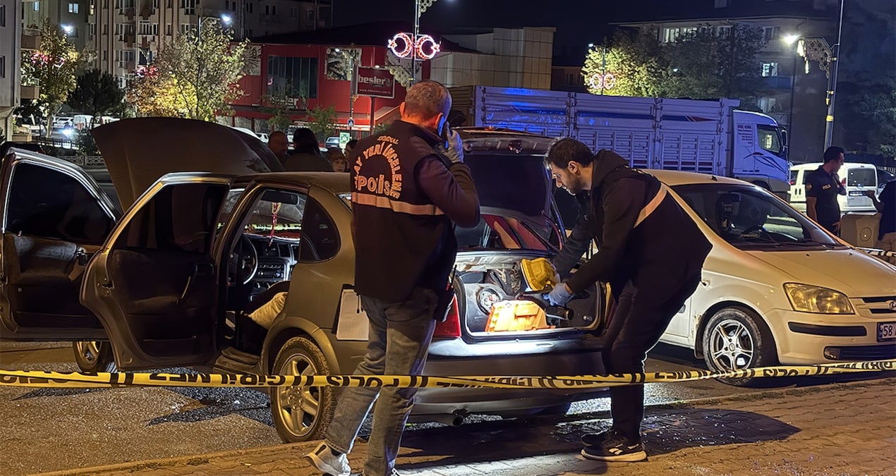 otomobil icinde cakmak gazi patladi 1 cocuk oldu 2 cocuk yarali psdFg6Sw