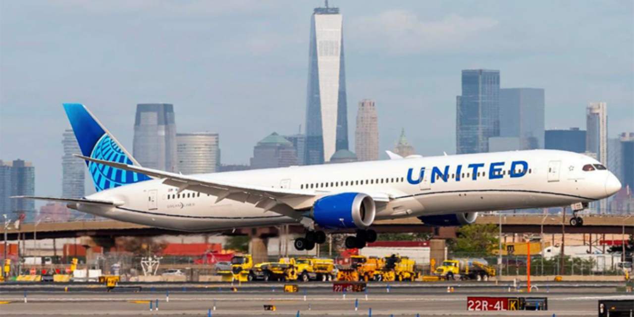 ucak havada yanmaya basladi japonyaya acil inis yapti m5F1jmib