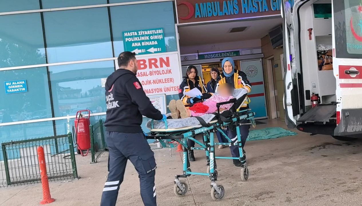 250 kiloluk demir kapi 9 yasindaki cocugun uzerine devrildi bnXV4K3c.jpg