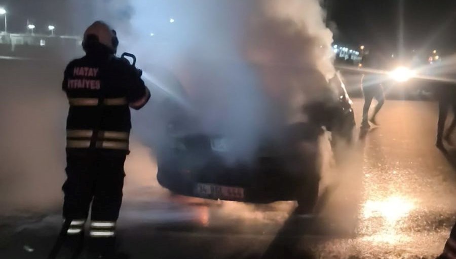 antakyada otomobil alev alev yandi HZF1qTdK.jpg