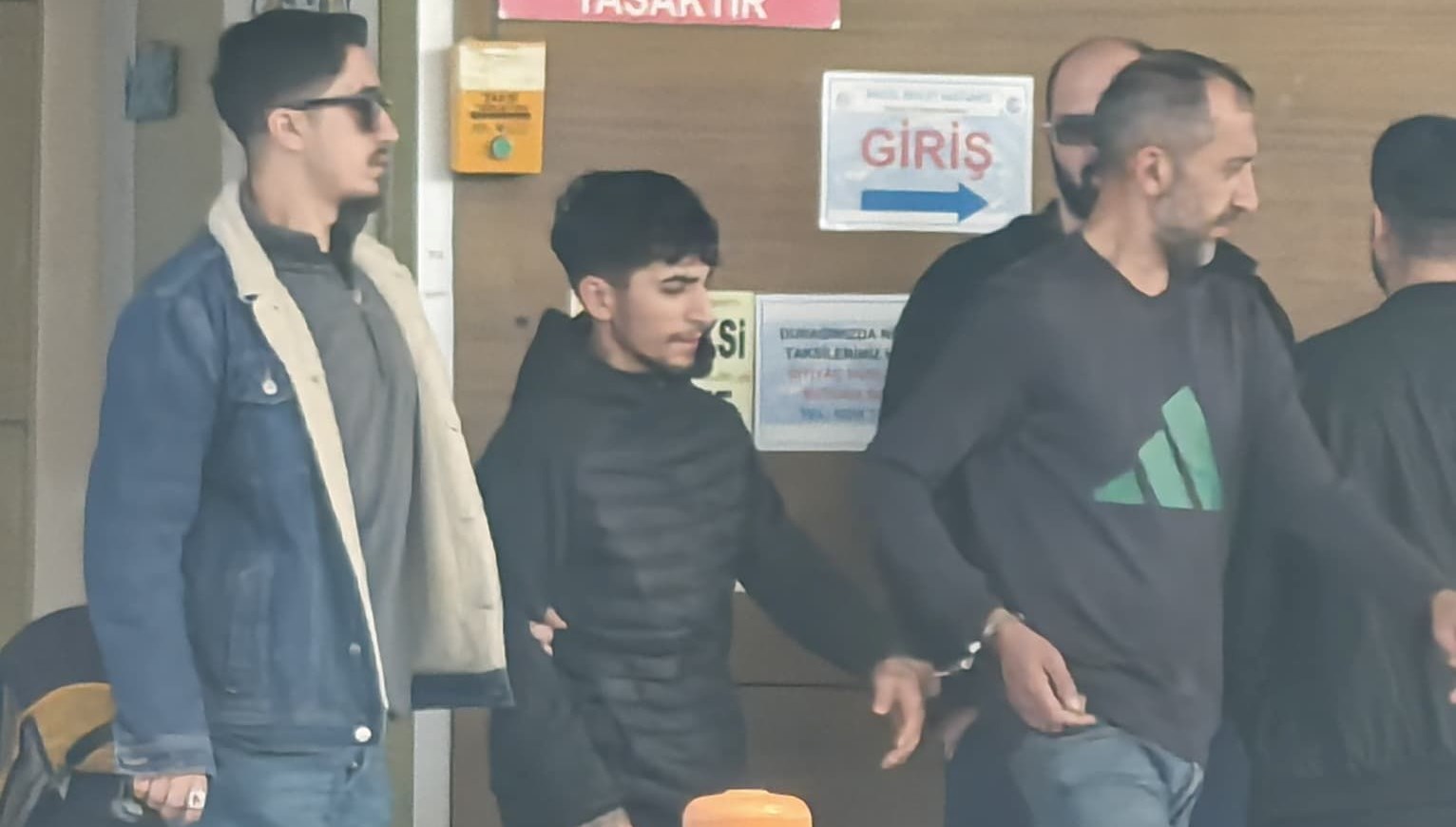 bursada uyusturucuoperasyonu 2 gozalti wmibfsgU.jpg