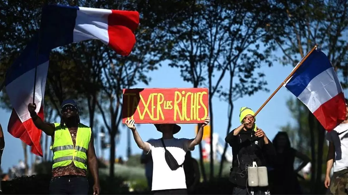 fransa siyasi kaos icinde wT1cAHzT