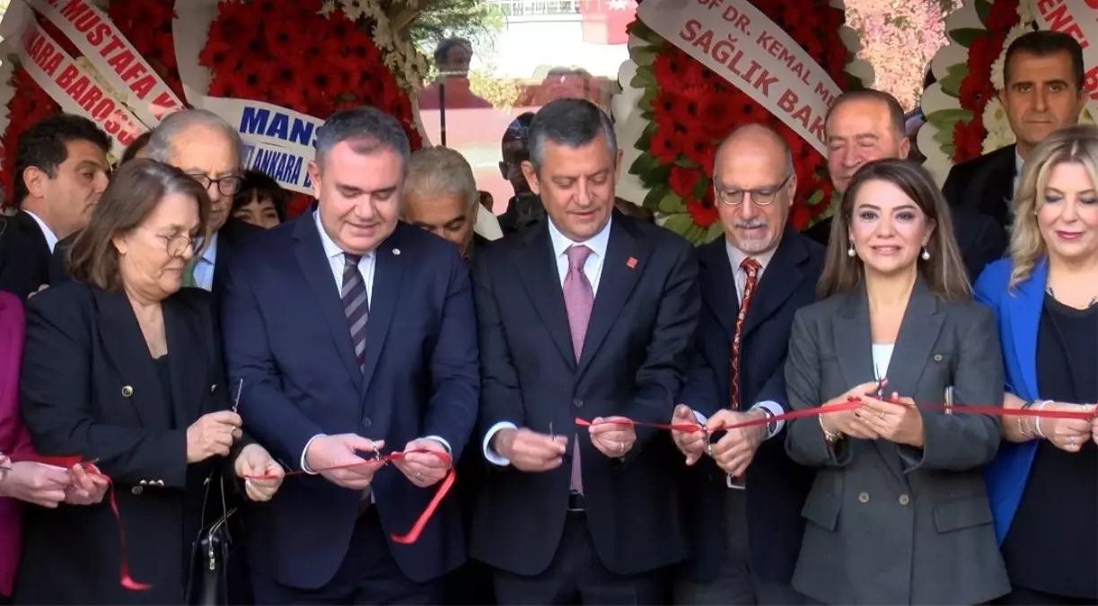 ozgur ozel eczacilik muzesinin acilisini yapti jryKQRFt.jpg