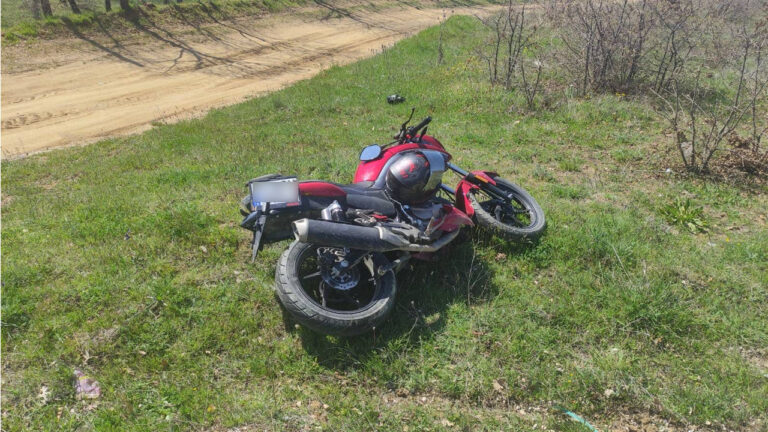 trafik-tabelasina-carpan-motosiklet-surucusu-yaralandi-x4gTLWUH